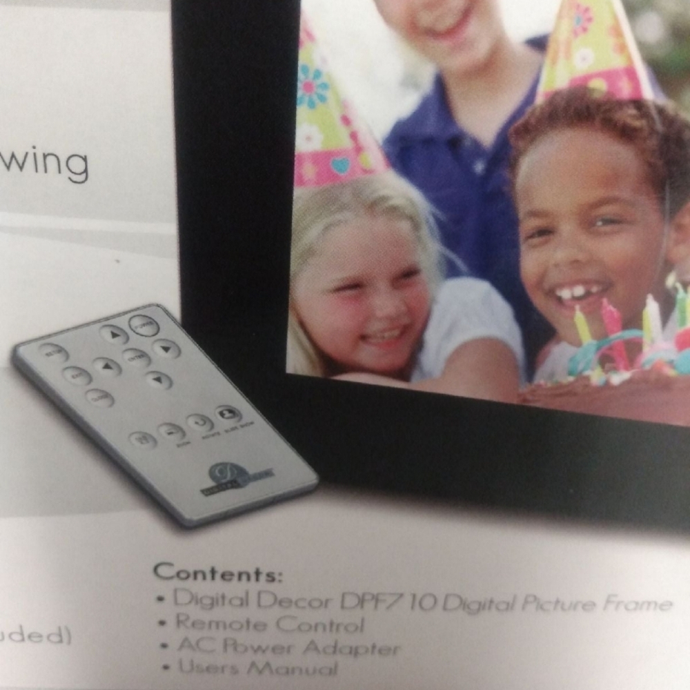 Digital Decor | Ultra Slim Digital Picture Frame | DPF710 - Picture 4 of 7